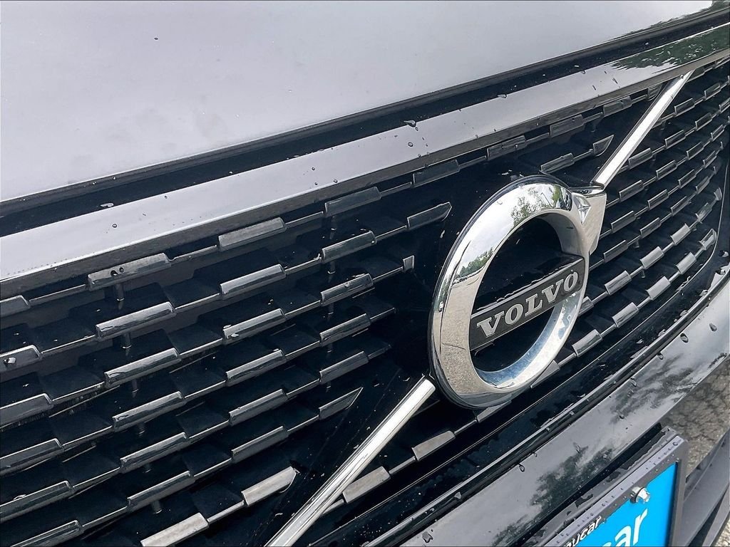 Used 2021 Black Volvo R-Design image 31
