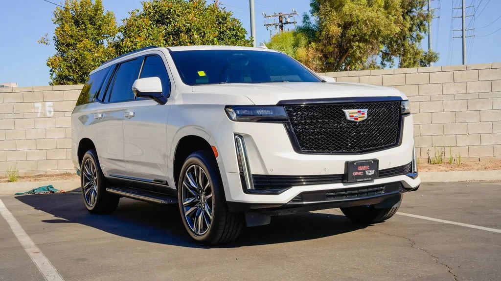 Used 2021 CRYSTAL WHITE TRICOAT Cadillac Sport Platinum image 5