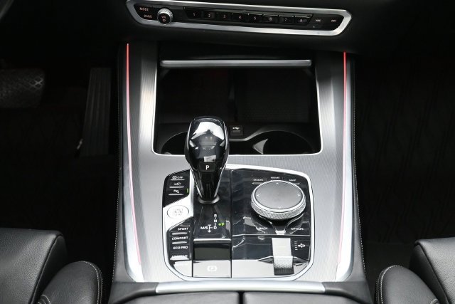 Used 2022 White BMW sDrive40i image 22