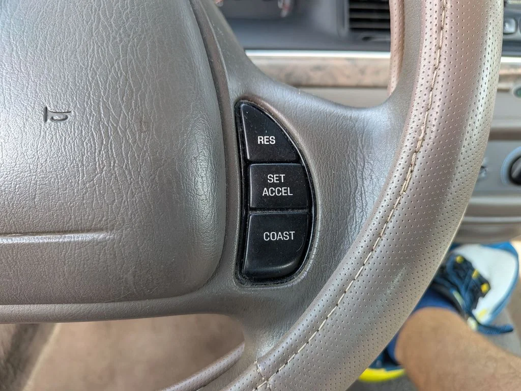 Used 1999  Ford Base image 18