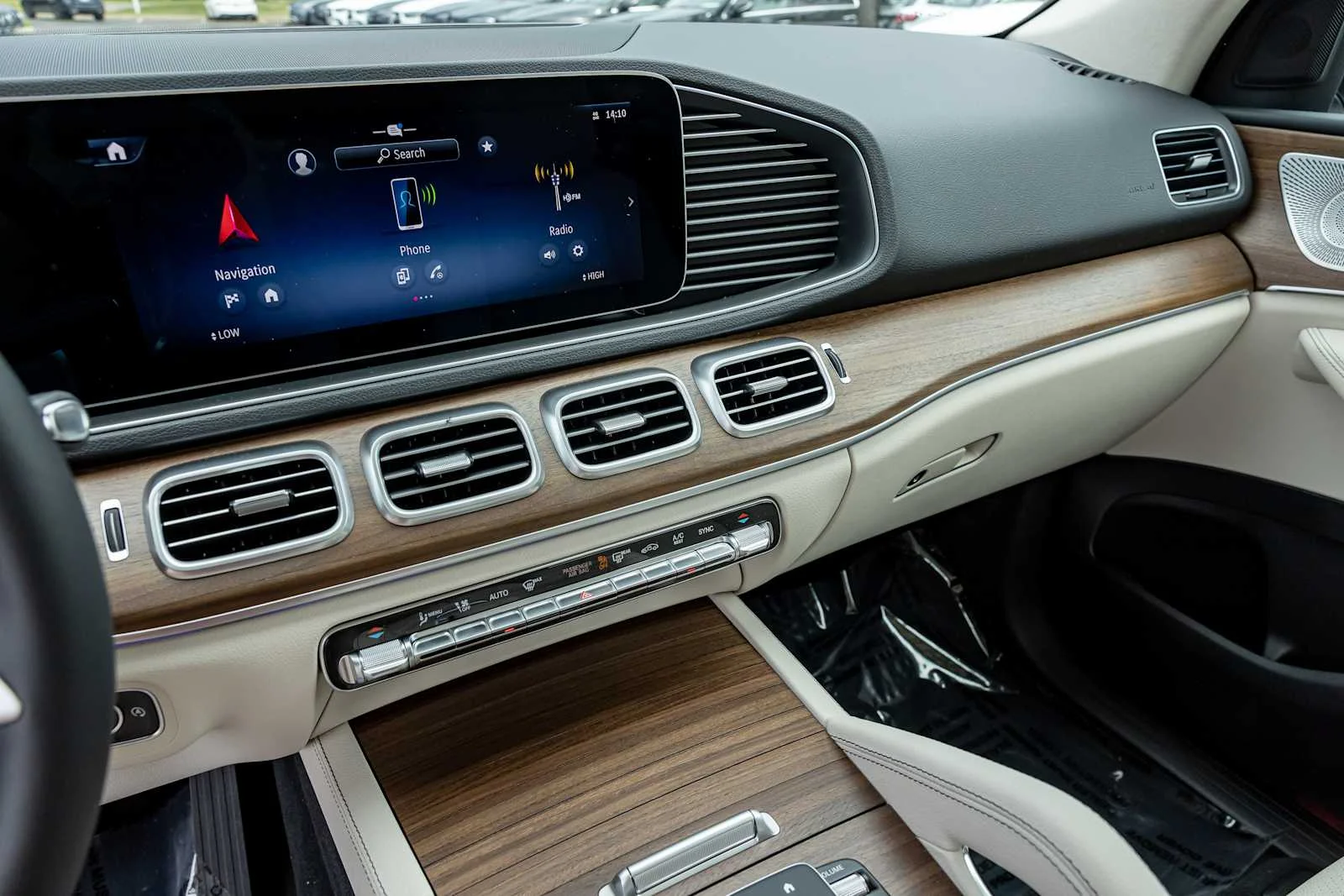 New 2026 Polar White Mercedes-Benz GLE 450 image 15