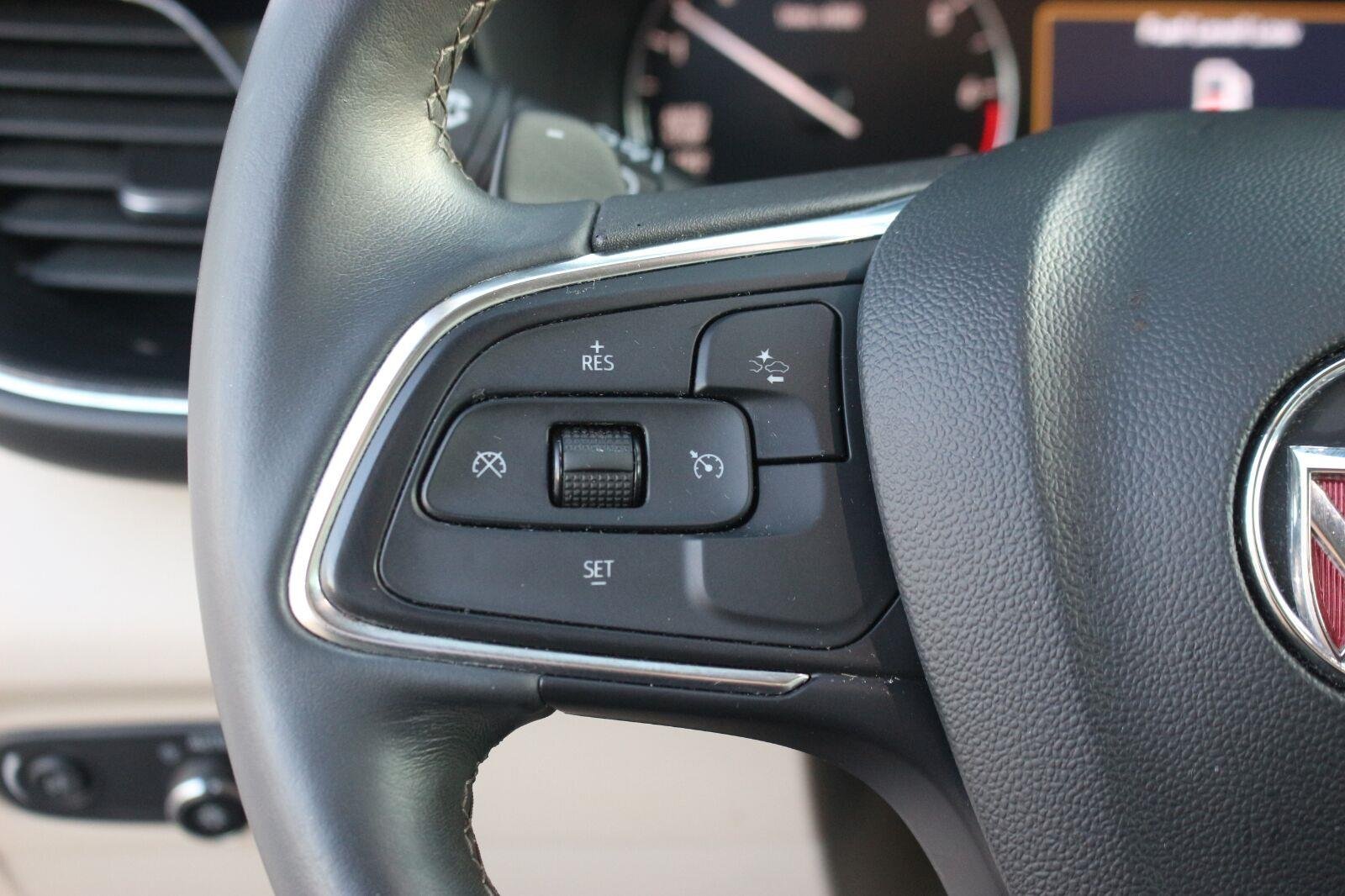 Used 2022 SUMMIT WHITE Buick Preferred image 19