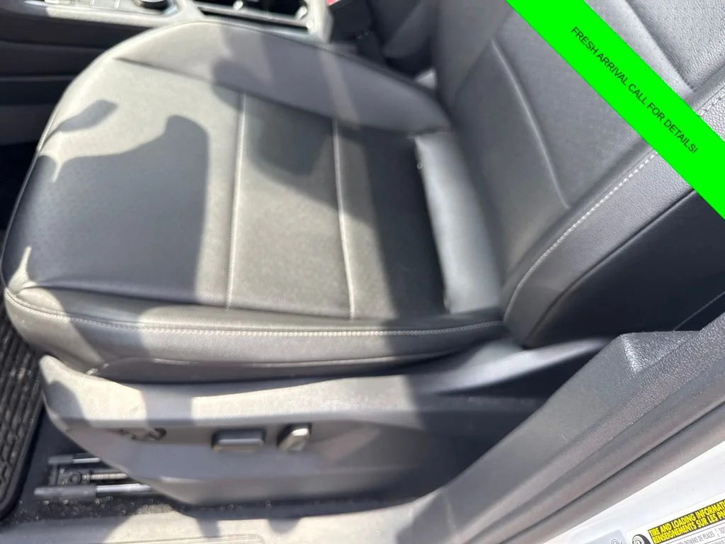 Used 2019 Pure White Volkswagen 2.0T SE image 17
