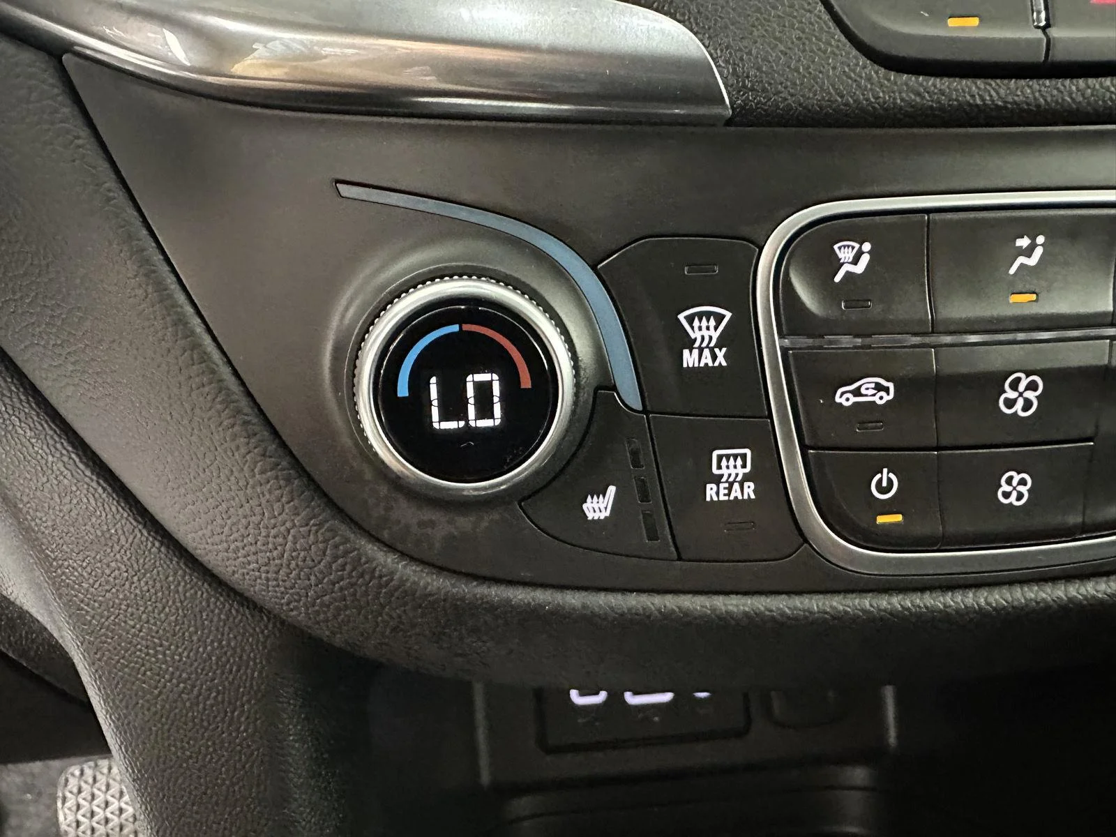 Used 2024 Summit White Chevrolet LT image 22