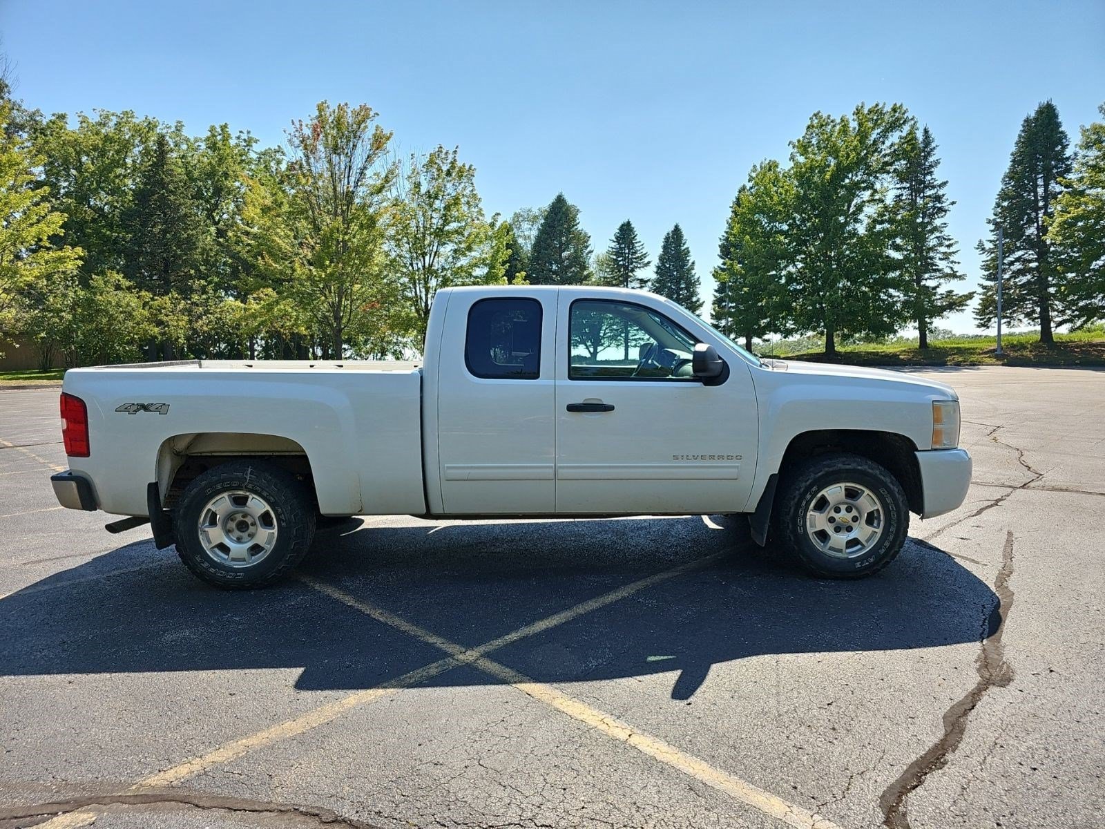 Used 2010 Summit White Chevrolet LT image 6