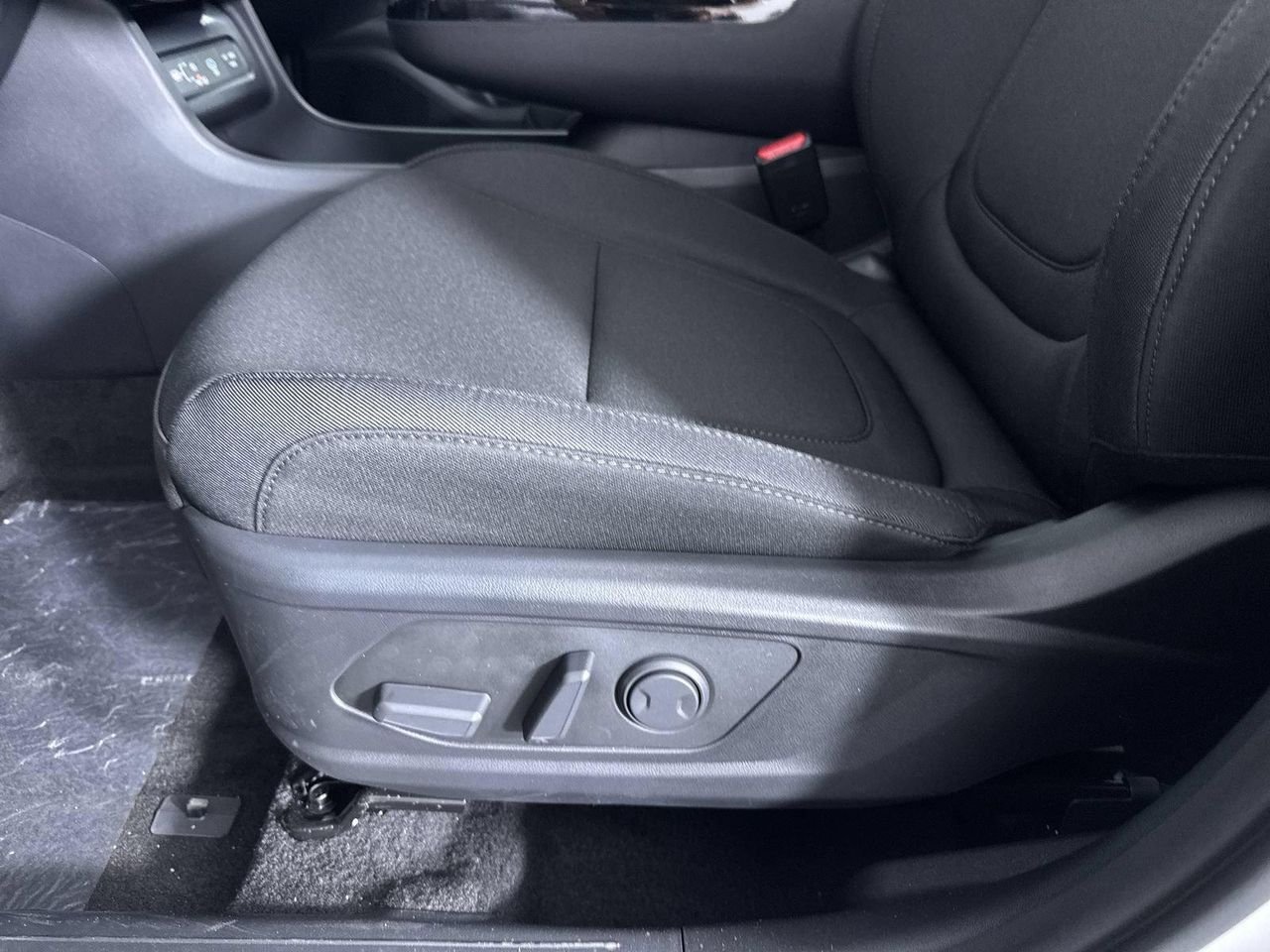 New 2026 Creamy White Pearl Hyundai SEL AWD image 24
