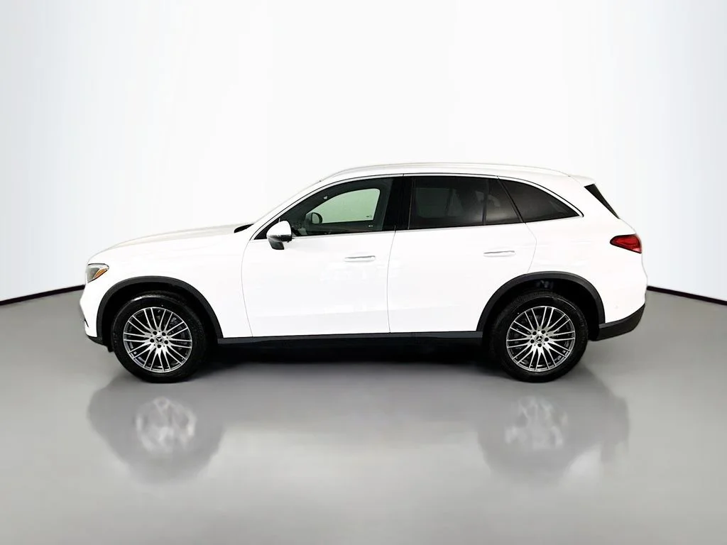 New 2026 Polar White Mercedes-Benz GLC 300 image 2