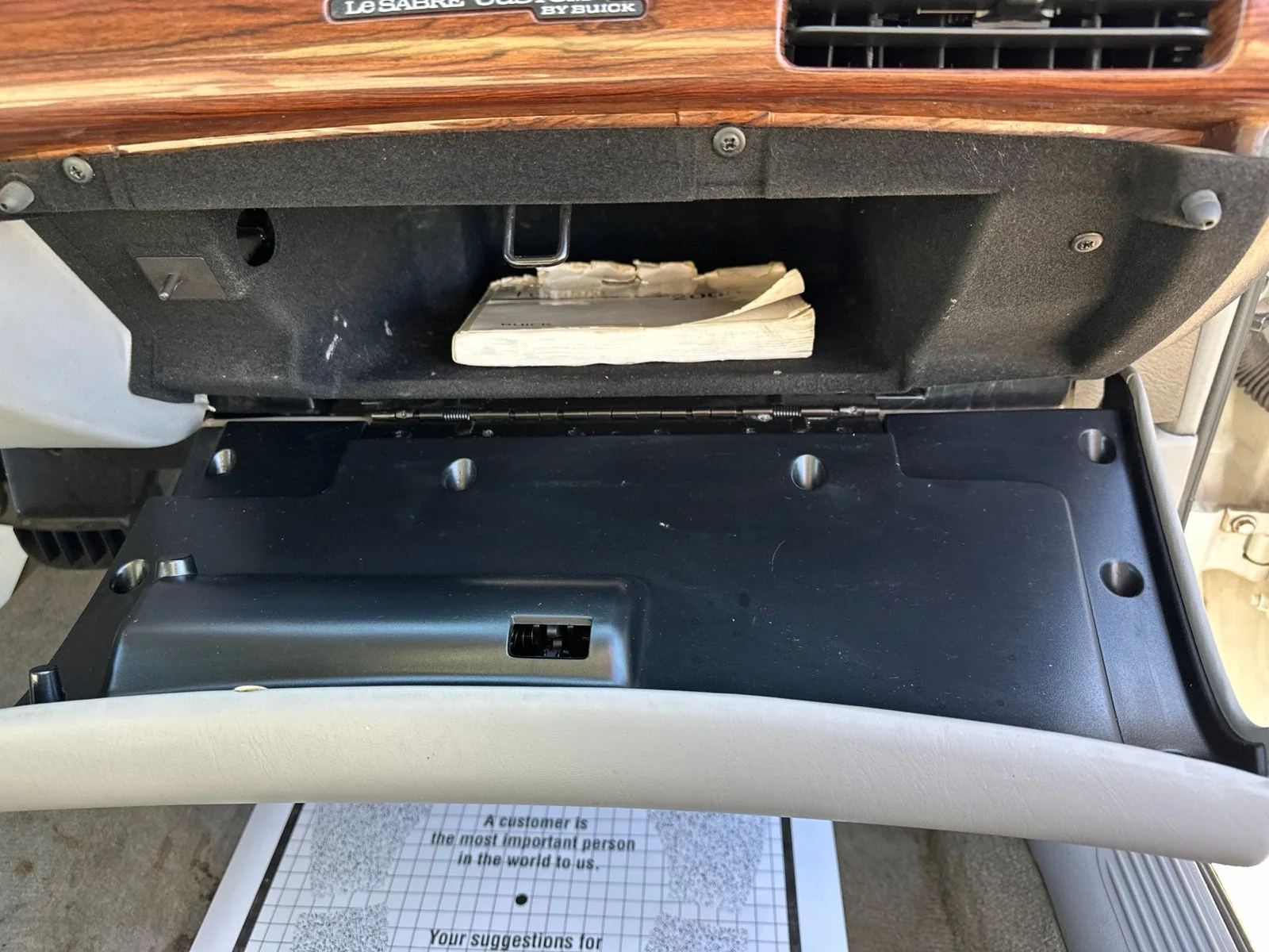 Used 2005 White Buick Custom image 33