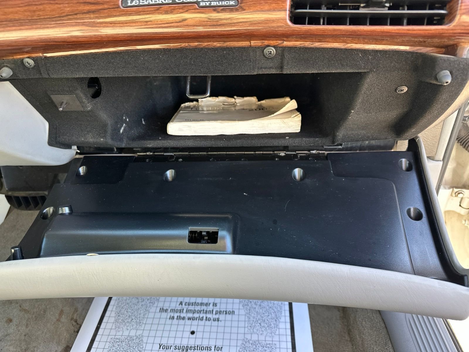 Used 2005 White Buick Custom image 33