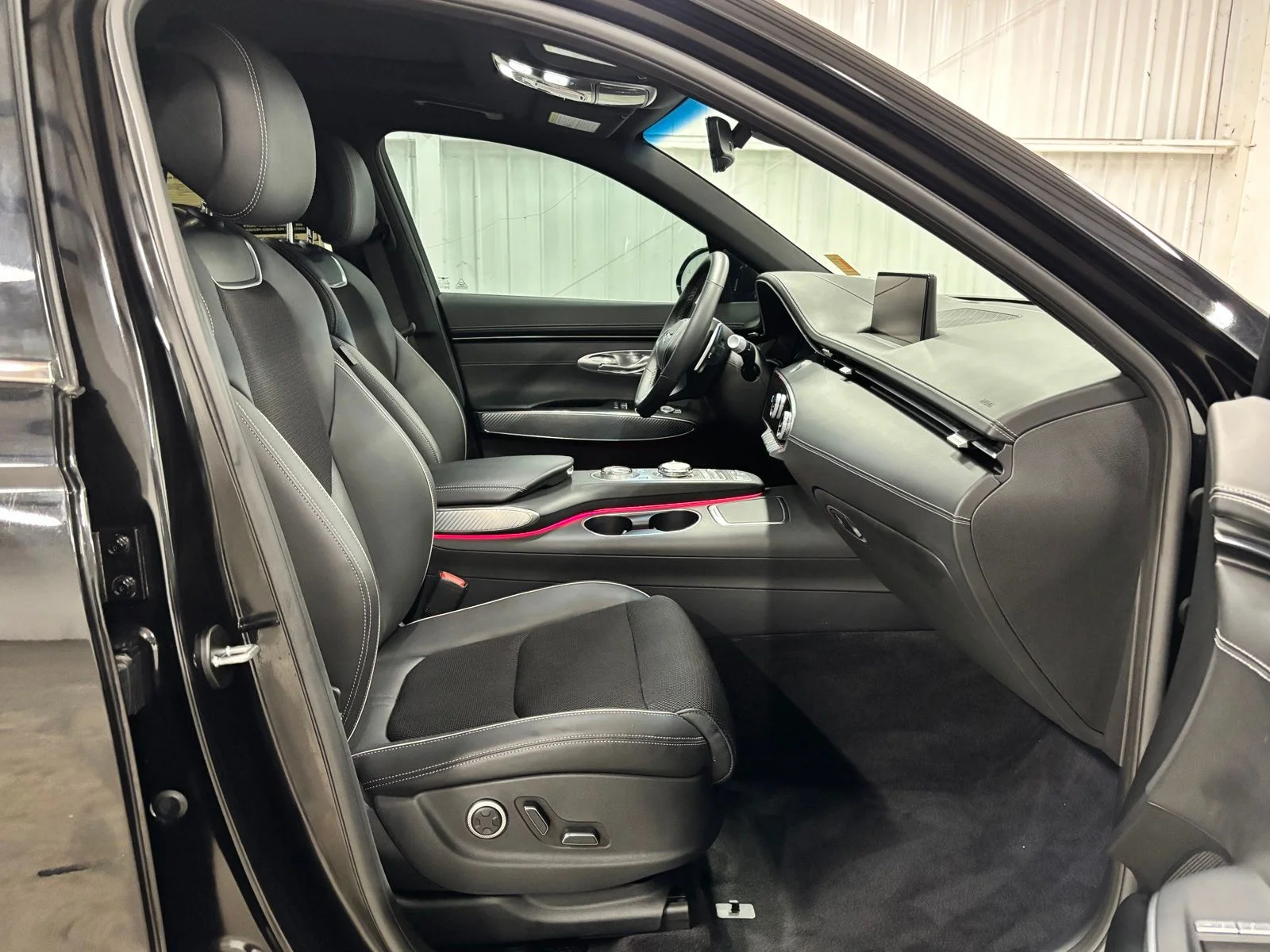 Used 2024 Black Genesis 2.5T image 21