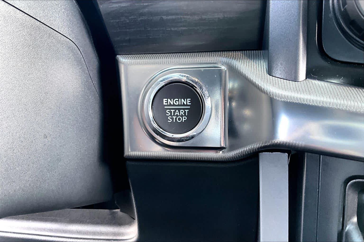Used 2024 Oxford White Ford LARIAT image 35