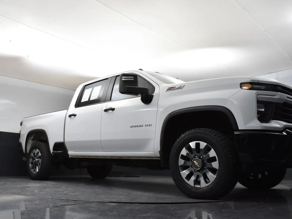 Used 2024 Summit White Chevrolet Custom image 29