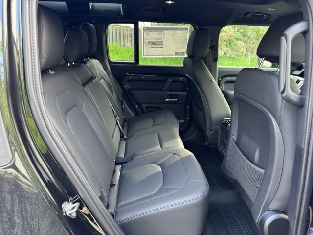 New 2026 Santorini Black Land Rover X-Dynamic SE image 17