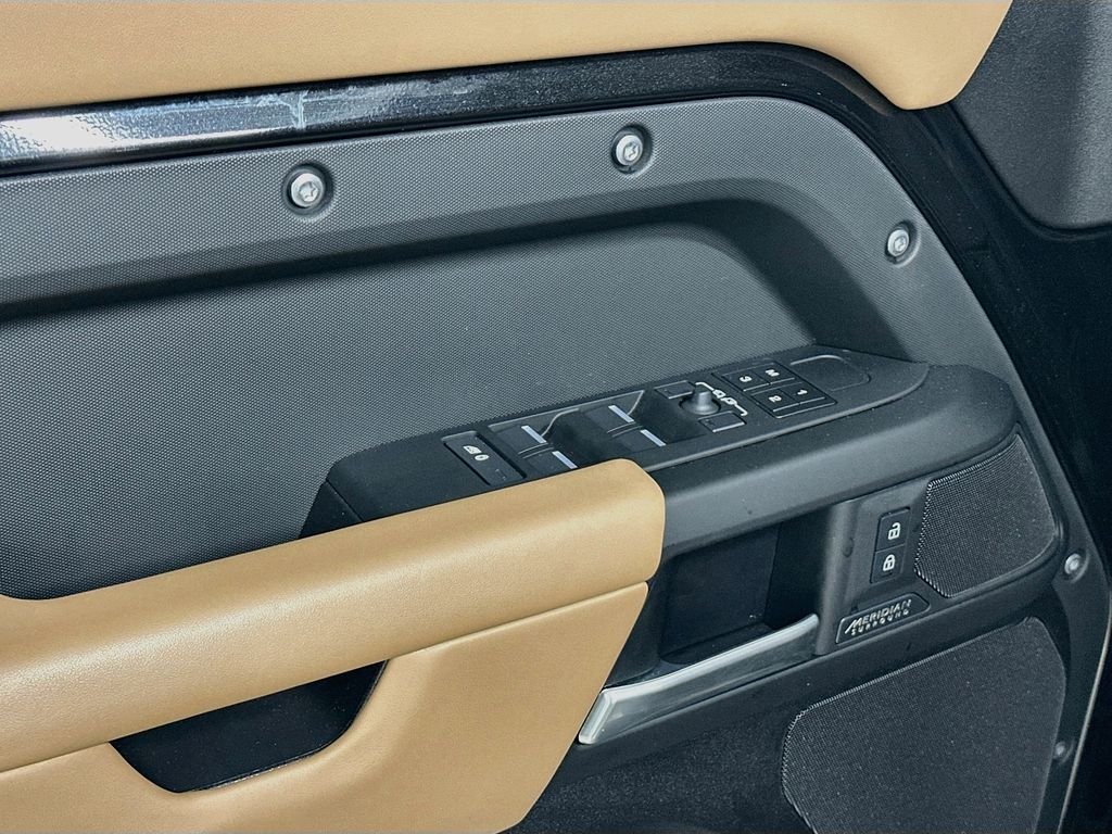 Used 2026 Black Land Rover X-Dynamic SE image 19