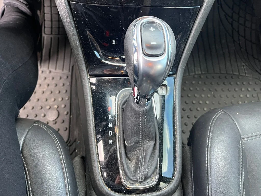 Used 2020 Black Buick Essence image 13