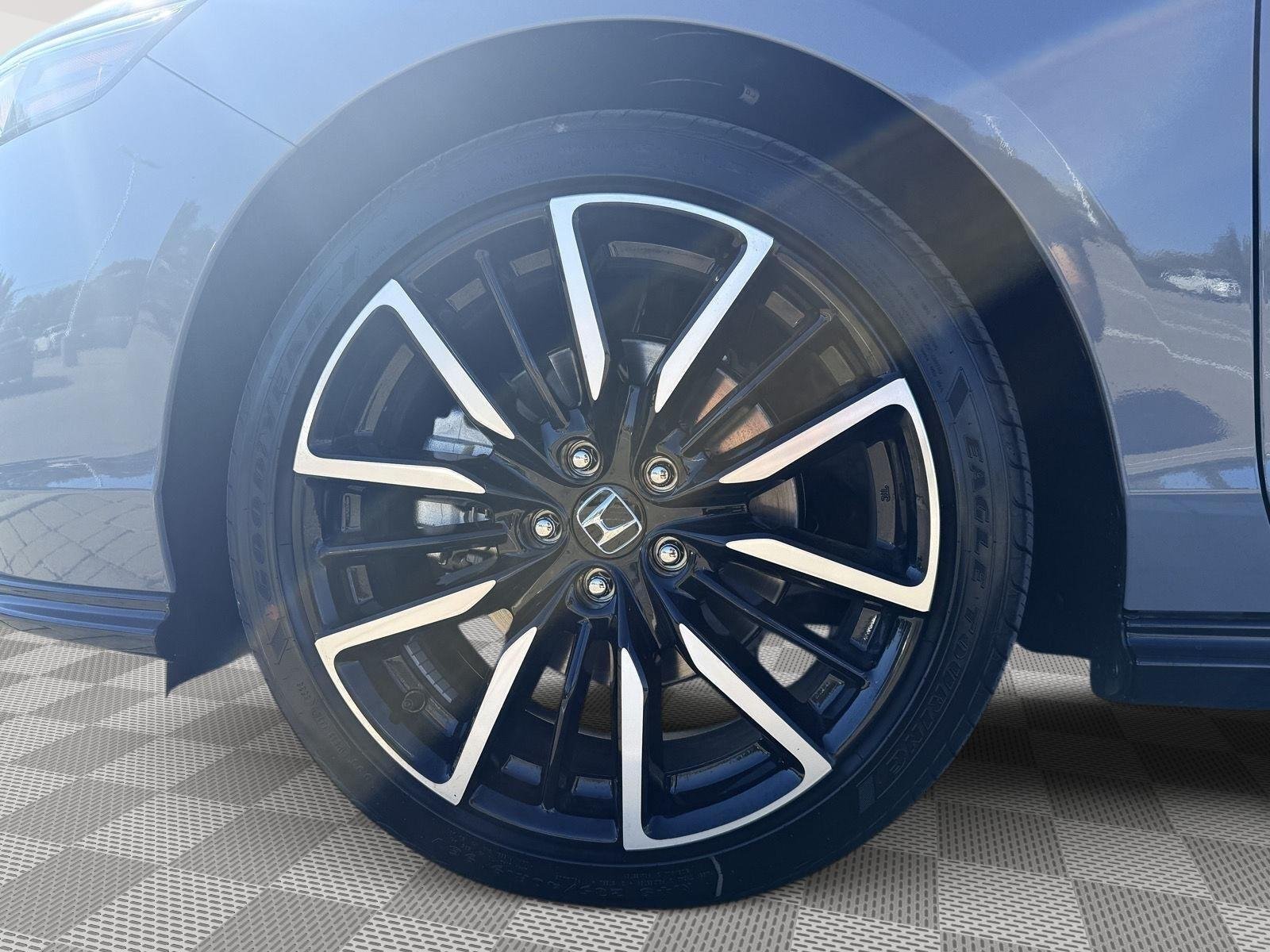 New 2026 Urban Gray Pearl Honda Touring image 6