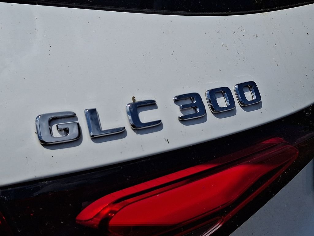 New 2026 Polar White Mercedes-Benz GLC 300 image 17