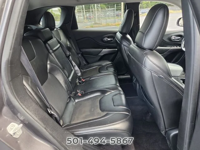 Used 2019 Gray Jeep Latitude Plus image 14