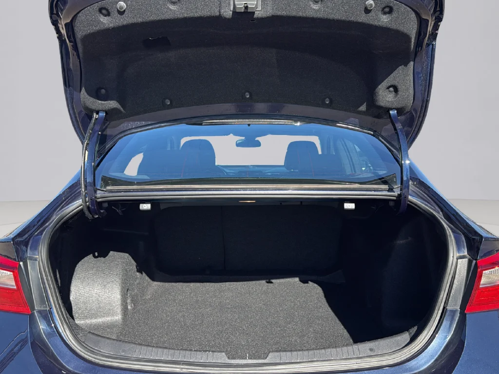 Used 2018 Blue Velvet Metallic Chevrolet LT image 29