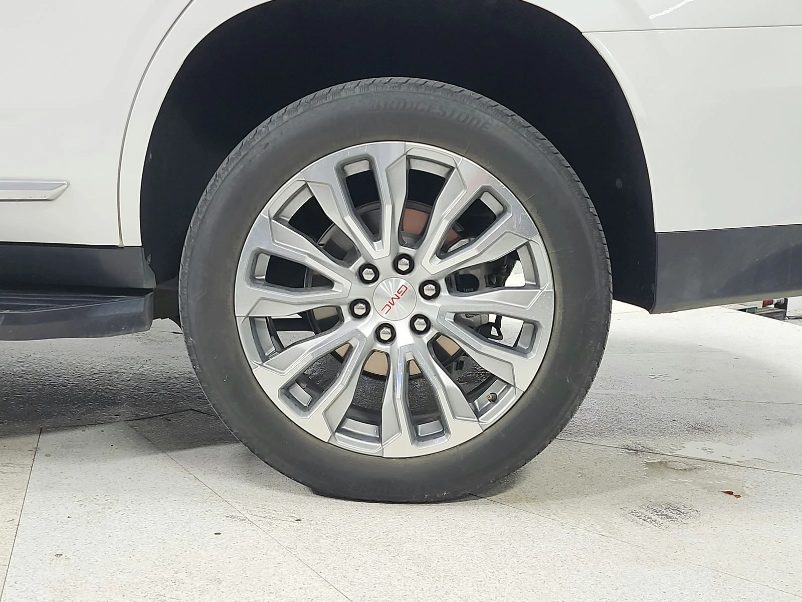 Used 2023 White Frost Tricoat GMC Denali image 15