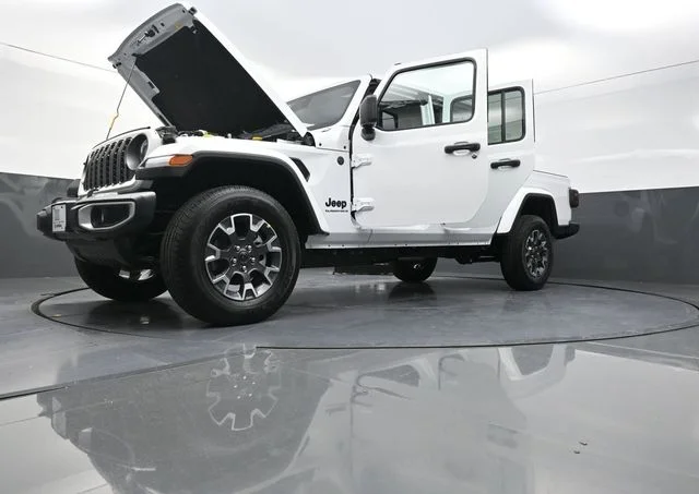 New 2026 Bright White Clear-Coat Exterior Paint Jeep Sahara image 32