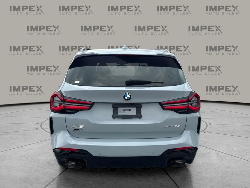 Used 2024 Gray BMW sDrive30i image 4