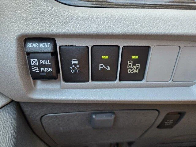 Used 2015 Silver Sky Metallic Toyota XLE Premium 8-Passenger image 12