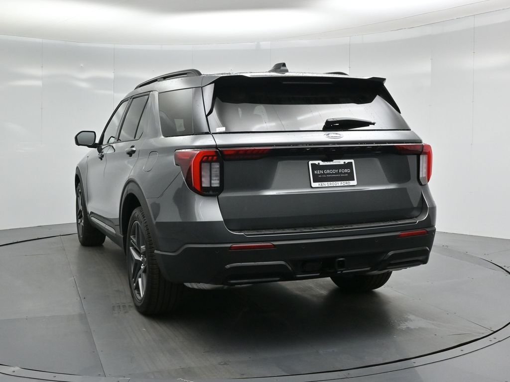 New 2026 Carbonized Gray Metallic Ford ST-Line image 29