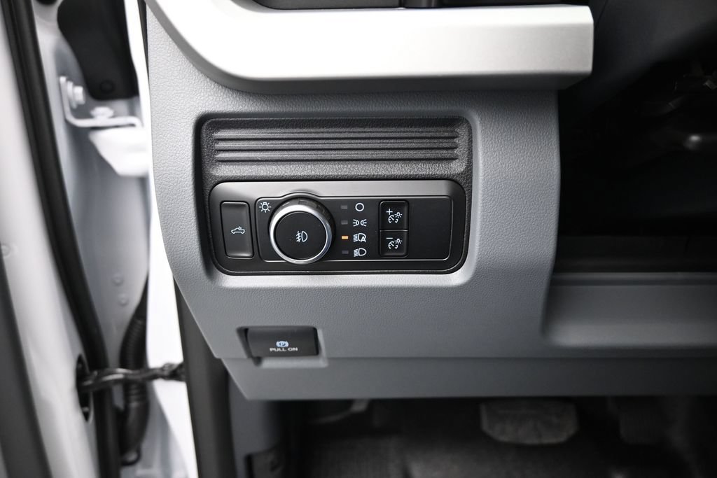 New 2026 Oxford White Ford XL image 11