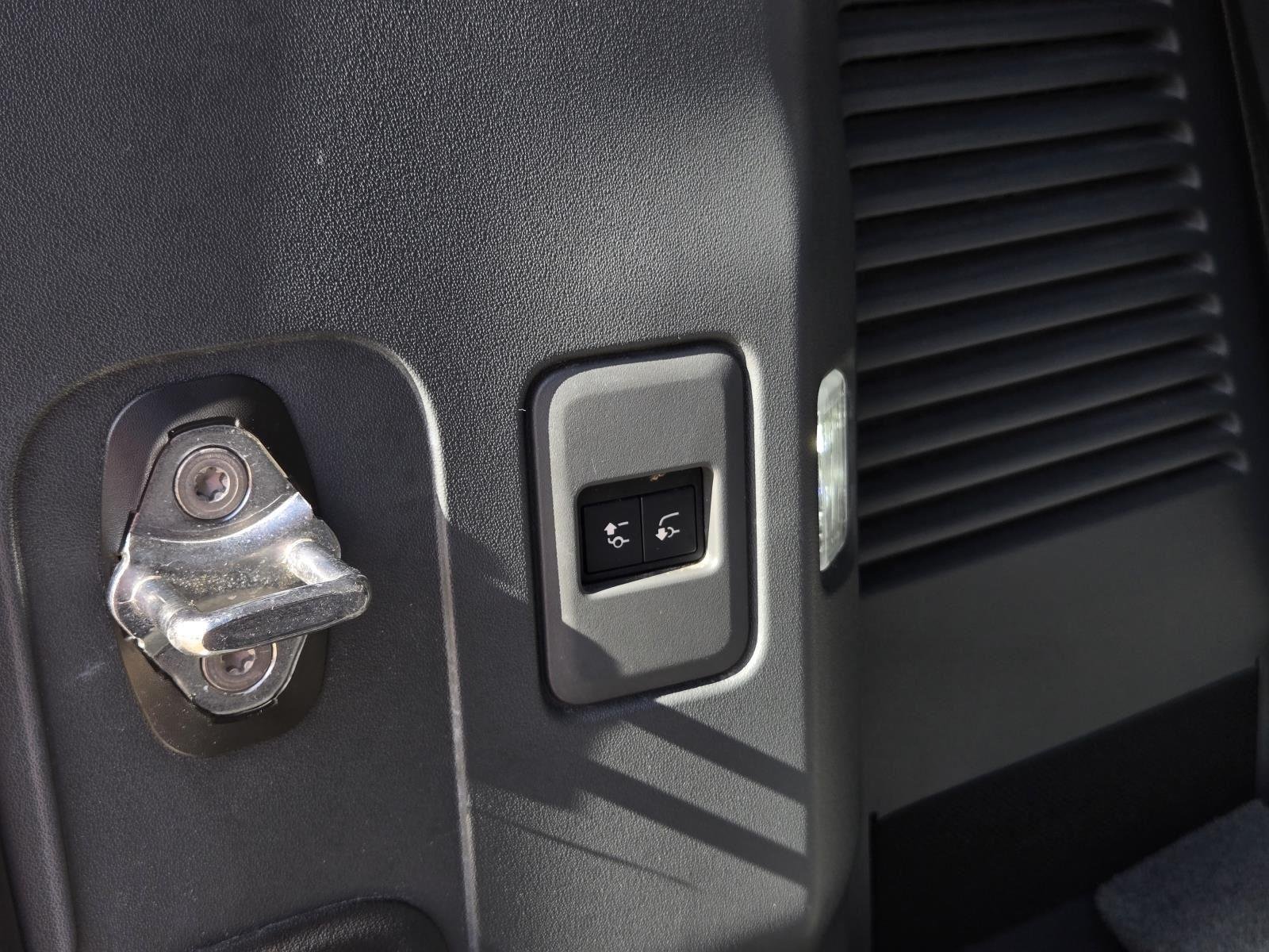 Used 2025 Carpathian Grey Premium Metallic Land Rover V8 image 13