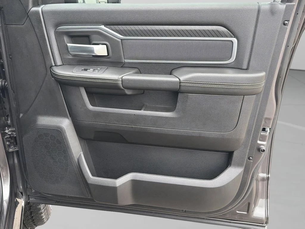 New 2025 Granite Crystal Metallic Clearcoat RAM Big Horn image 27