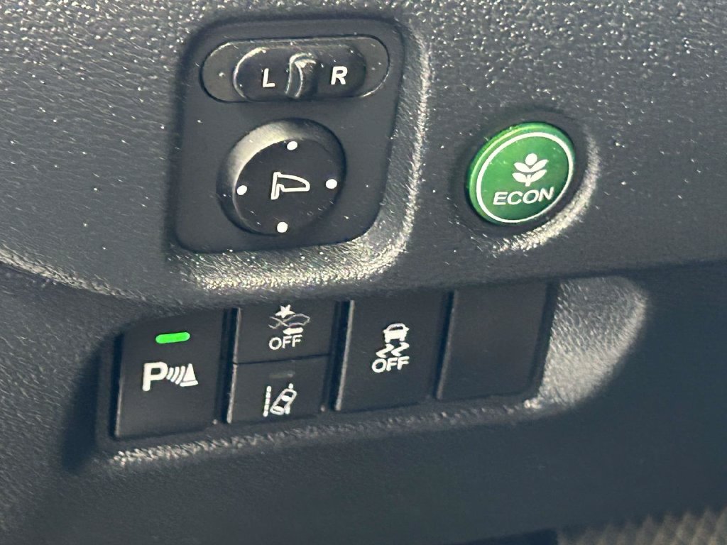 Used 2023 White Honda EX-L image 18