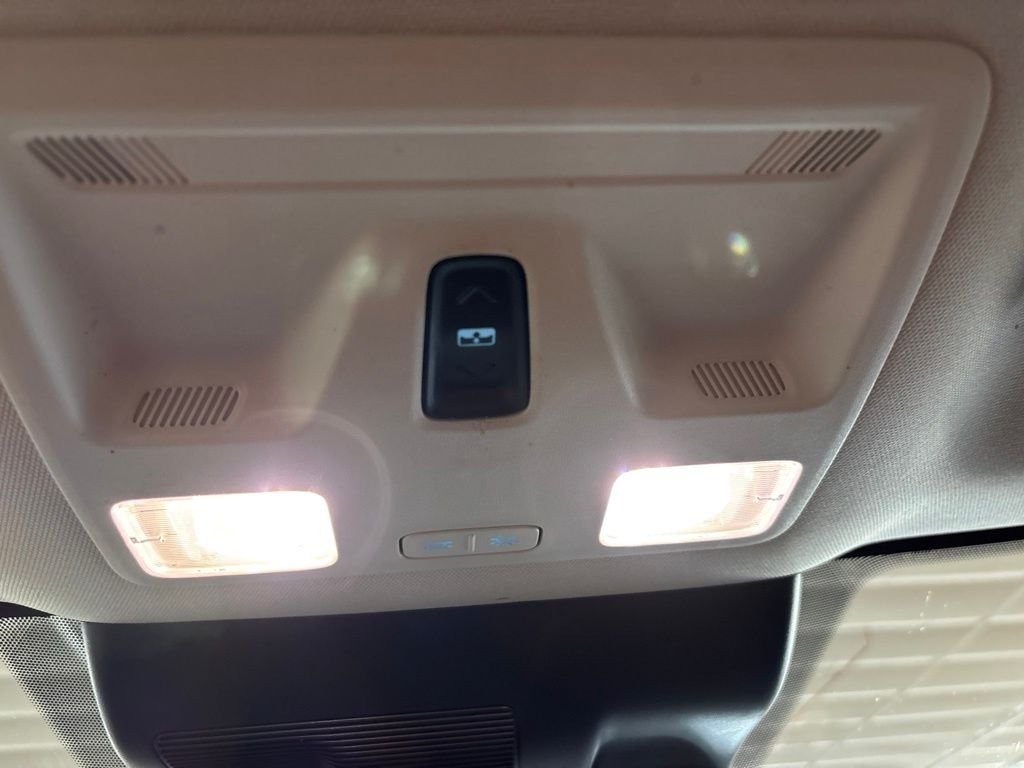 Used 2022  Ford XL image 22