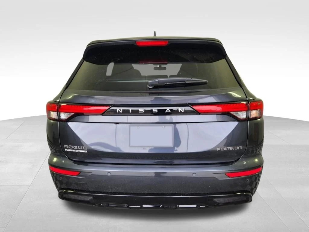 New 2026 Gray Nissan Platinum image 4