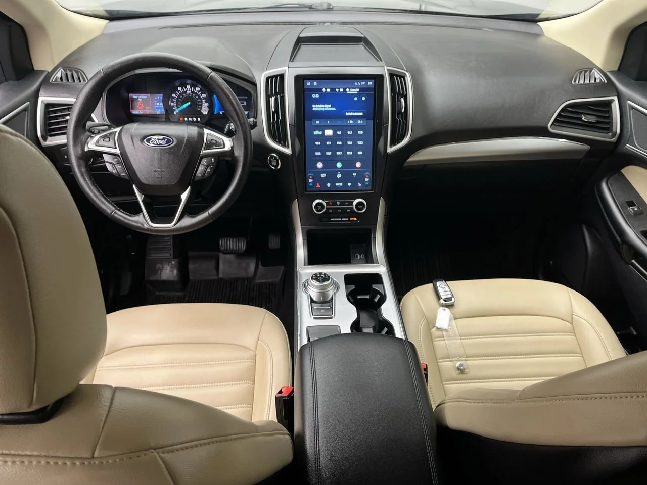 Used 2022 Green Ford SEL image 4