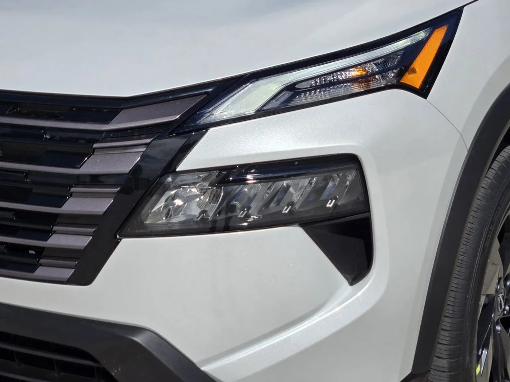 New 2026 Everest White Pearl TriCoat Nissan SV image 7
