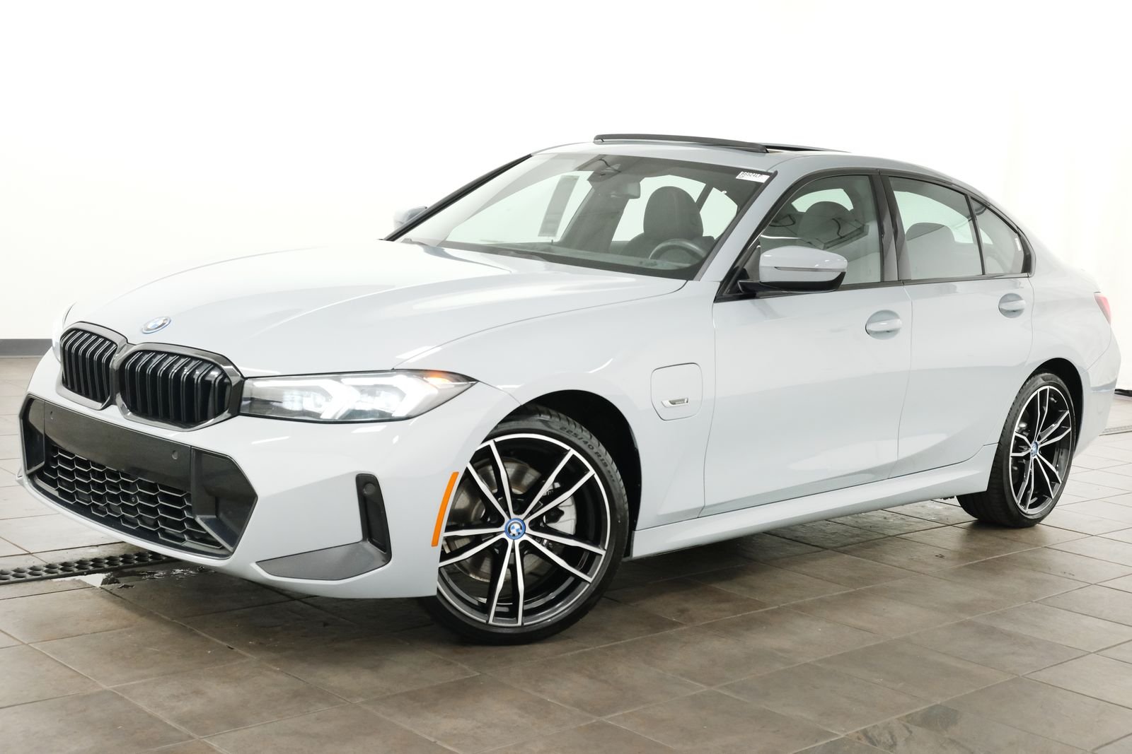 2023 BMW 3 Series 330e xDrive Sedan's photo