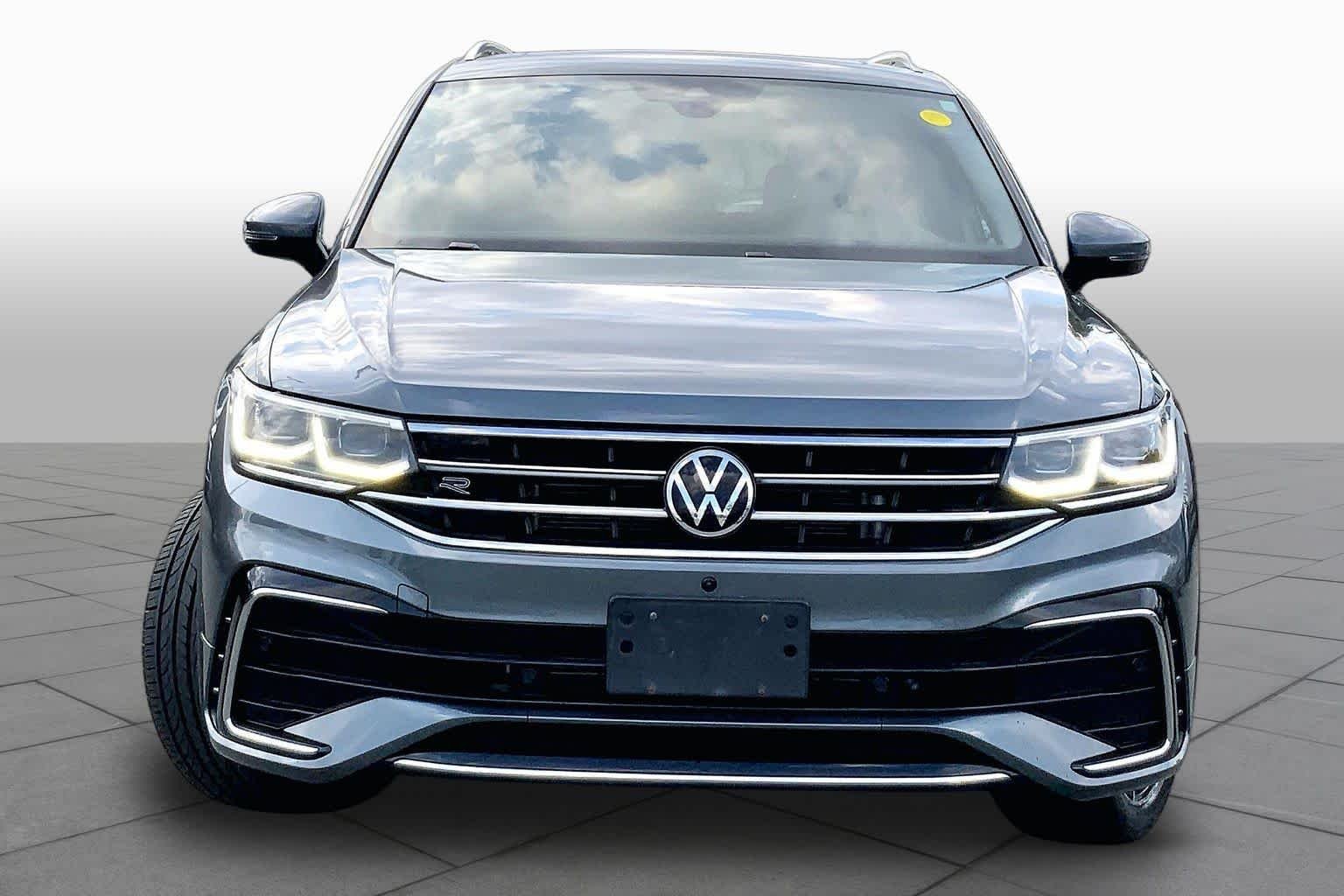Used 2023 Platinum Gray Metallic Volkswagen SEL R-Line image 4