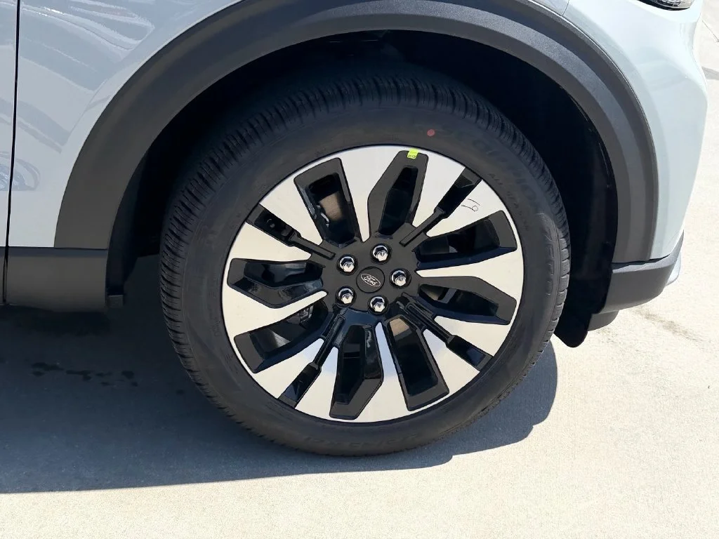 New 2027 Avalanche Gray Ford Platinum™ image 9