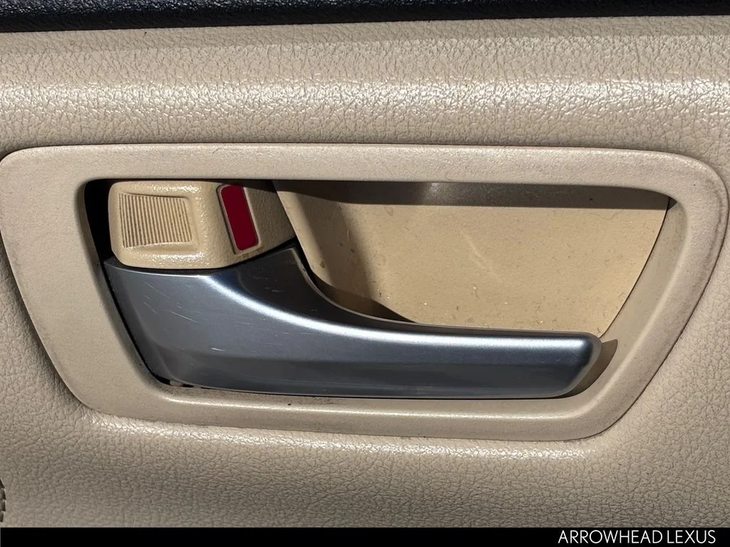 Used 2015  Toyota XLE image 18