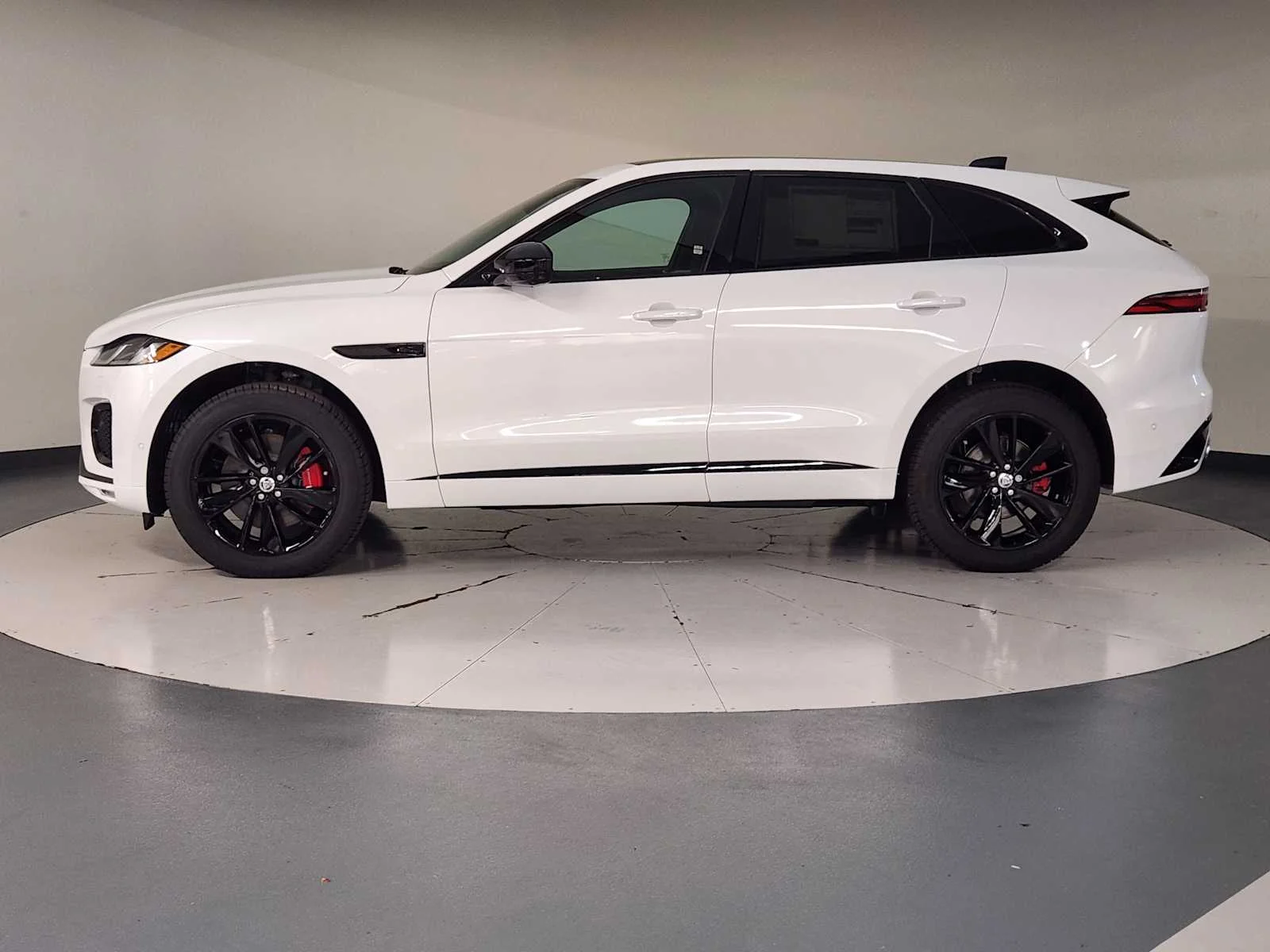 2026 Jaguar F-Pace R-Dynamic S - Photo 10