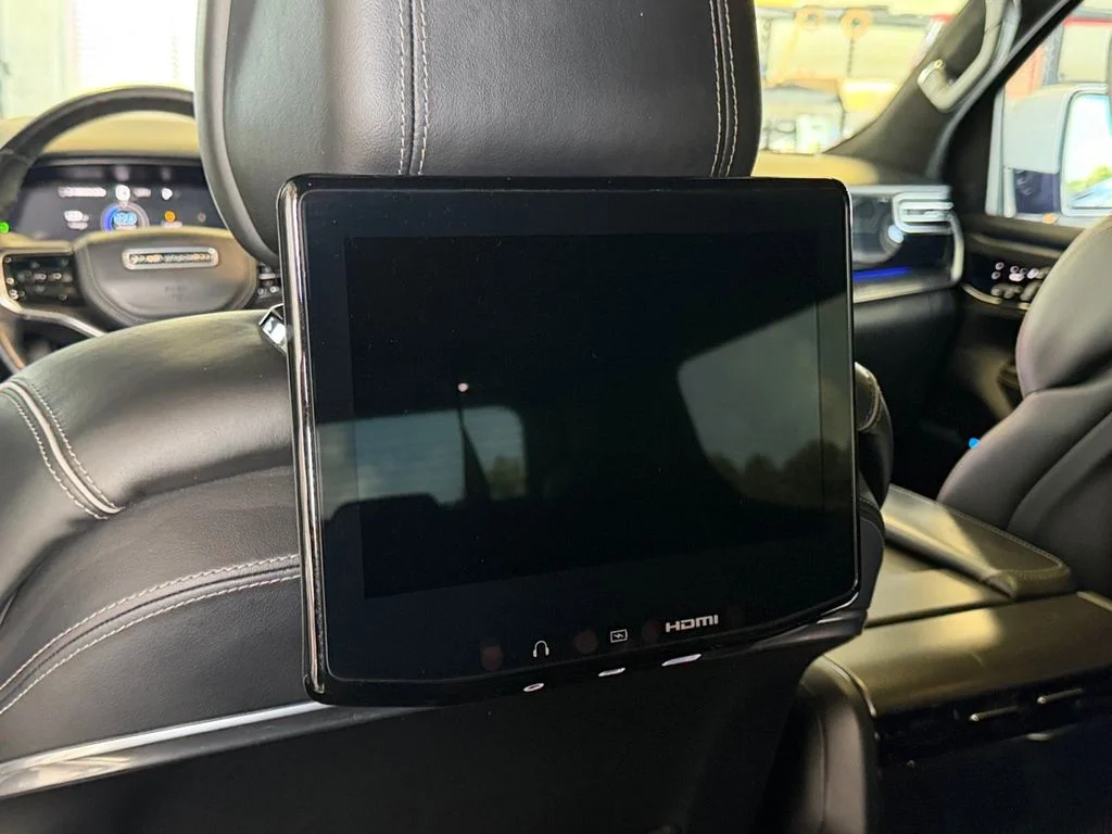 Used 2022 White Jeep Series II image 29