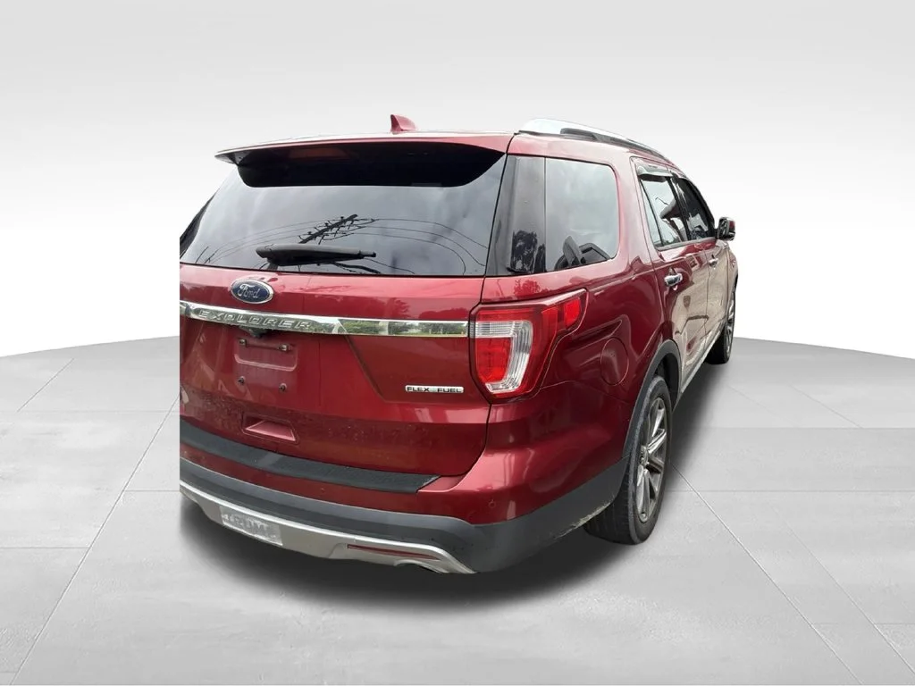 Used 2016 Red Ford Limited image 6