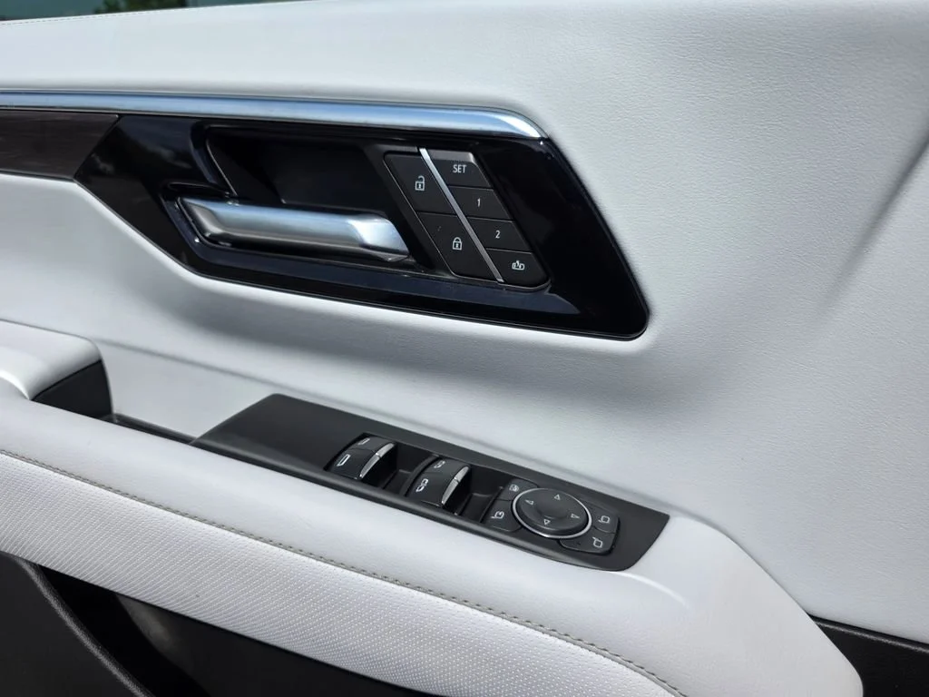 Used 2026 Polar White Tricoat Chevrolet Premier image 15