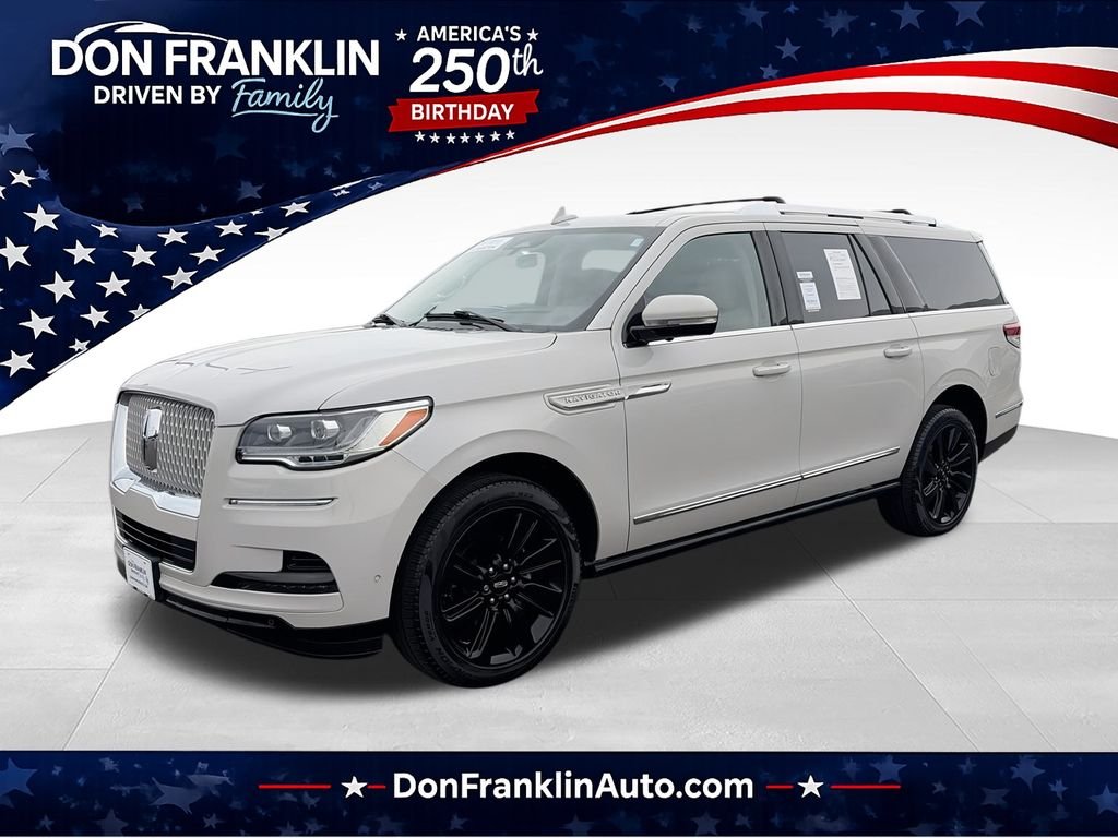 Used 2024 White Lincoln Reserve image 1