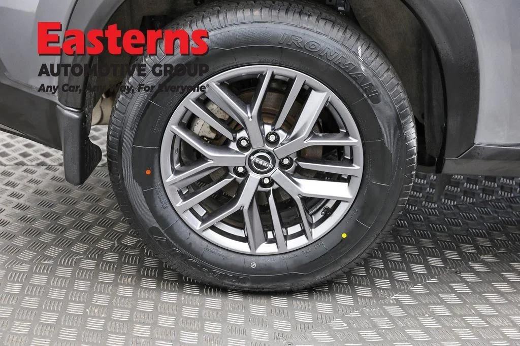 Used 2023 Gray Nissan S image 33