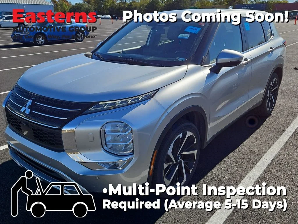 Used 2024 Gray Mitsubishi SE image 1