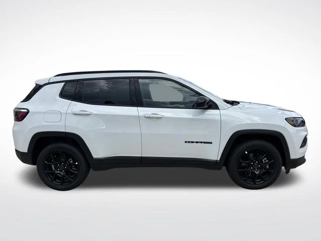 New 2026 White Jeep Latitude image 9