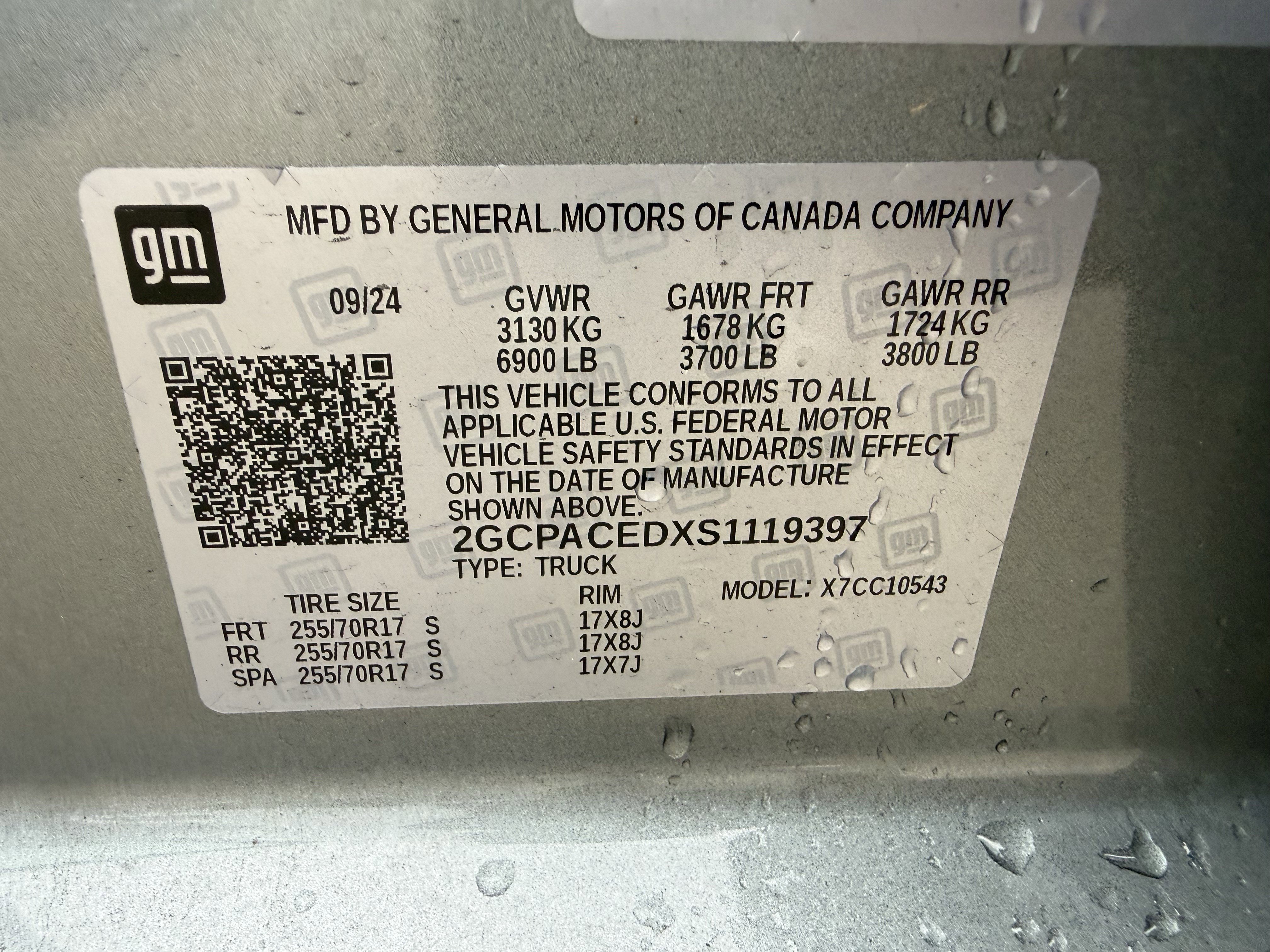 Used 2025 Sterling Gray Metallic Chevrolet  image 32
