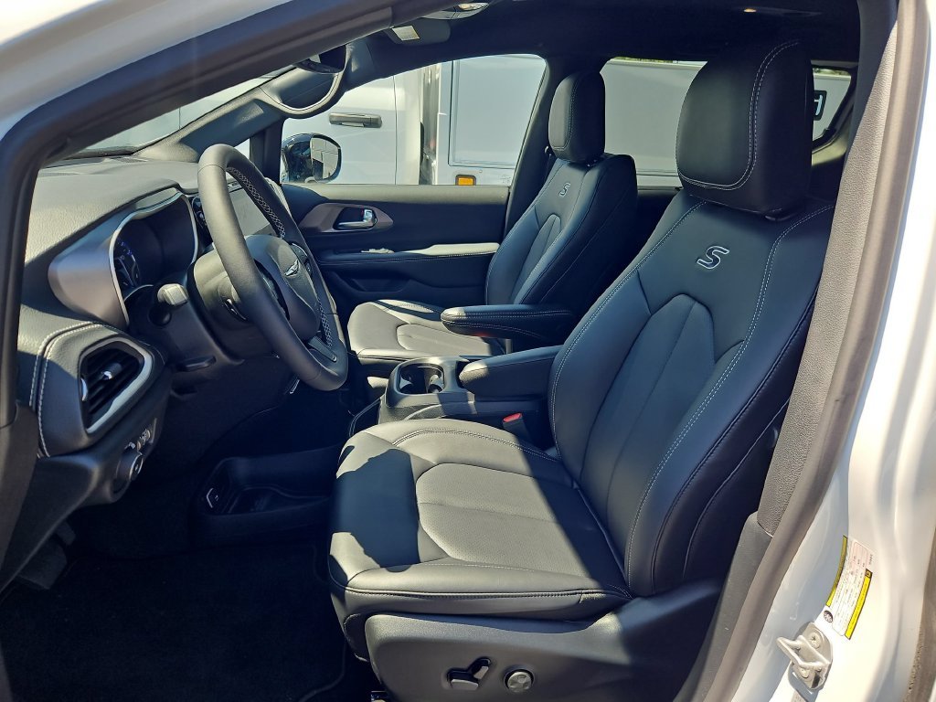 2026 Chrysler Pacifica Select - Photo 21